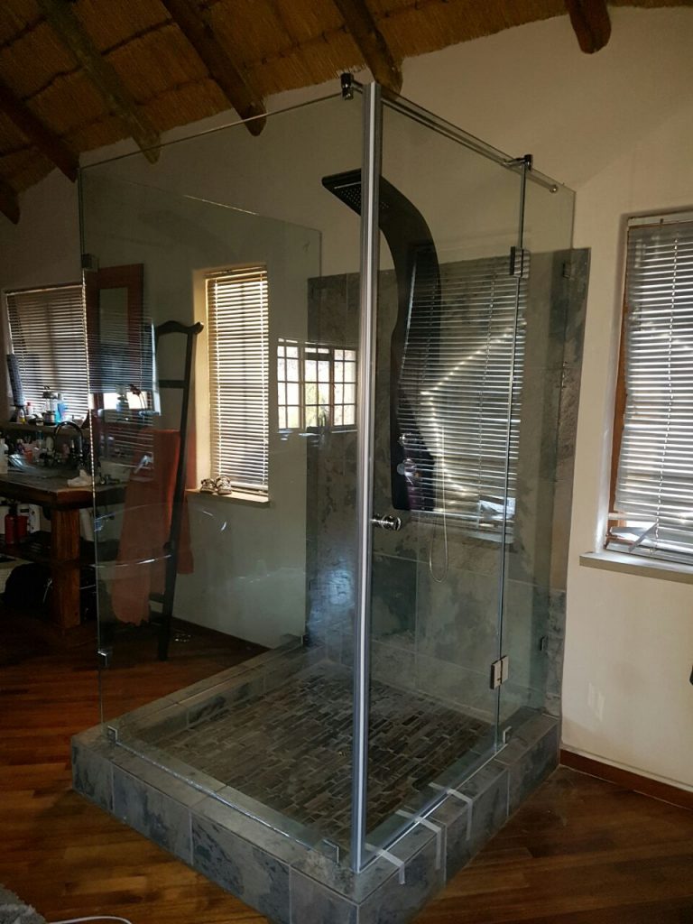 Frameless glass showers