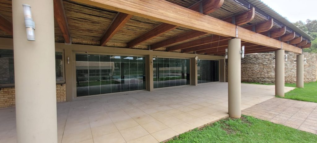 Frameless Glass Door